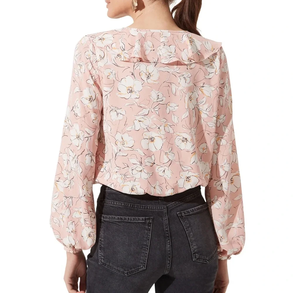 astr | ruffled button-front floral v-neck blouse blush pink m